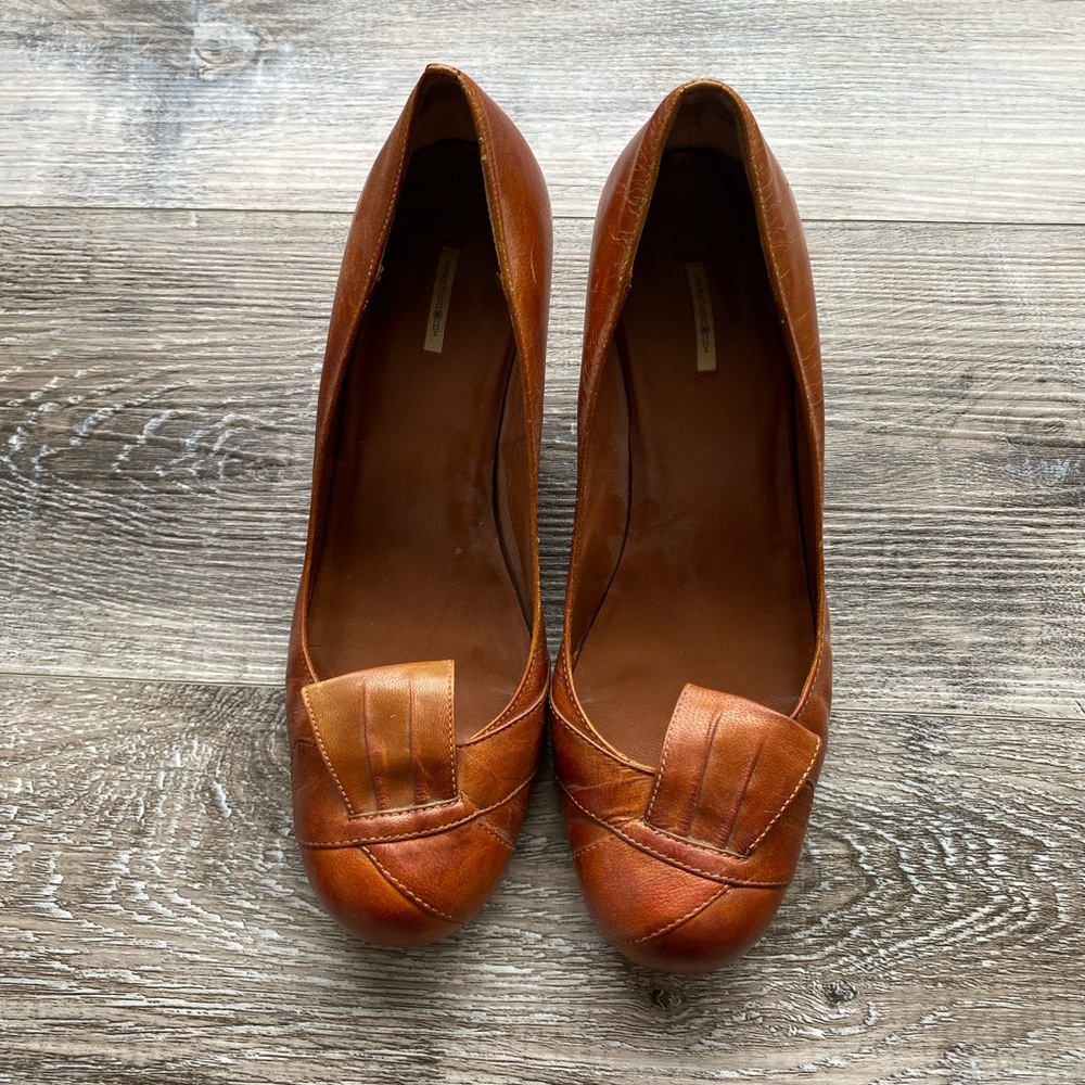 Max Studio Brown Leather Heels